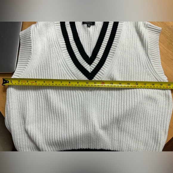 Dynamite Oversized Knit Sweater Vest - Picture 4 of 5